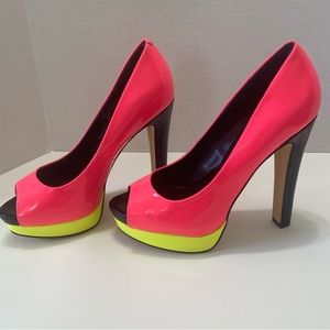 NWOT Steve Madden Womens Patent Leather Neon Pink  a Toe Platform 4.5” Heels